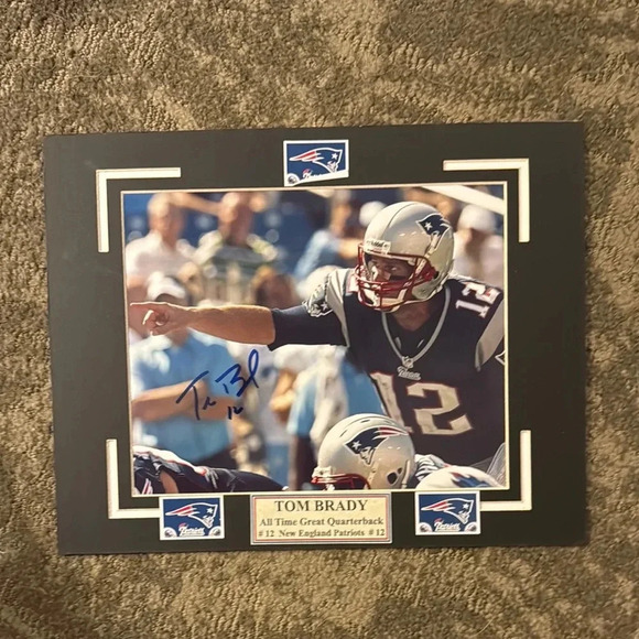 Patriots Framed Photo with Autograph - tom brady Black - Picture 1 of 1